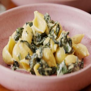 Stovetop Garlicky Kale Mac & Cheese_image