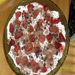 Scrumptious Strawberry Trifle_image
