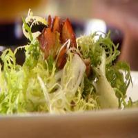 Frisee Salad with Blue Cheese, Bacon and Hazelnuts_image
