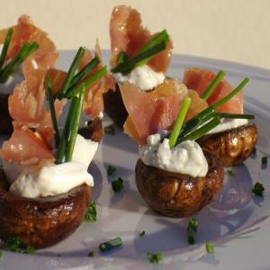 Garlic and Herb Stuffed Mushrooms With Prosciutto_image