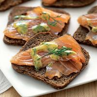 Dilled Gravlax with Mustard Sauce_image