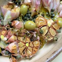 Garlic Olive Oil Plate With Capers_image