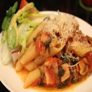 Spicy Pasta With Tomato & Bacon Sauce image