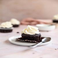 Moist Chocolate Cupcakes with Vanilla Frosting_image