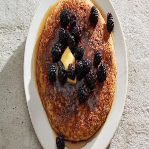 Whole Grain Pancakes with Blackberries_image