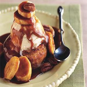 Warm Doughnuts à la Mode with Bananas and Spiced Caramel Sauce_image