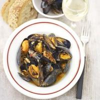 Mussels in red pesto image