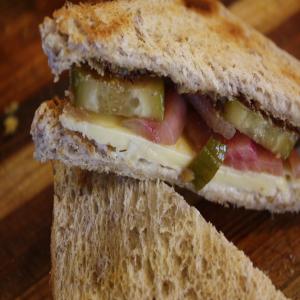 Cheddar Sandwiches With Quick Pickles and Honey Mustard_image