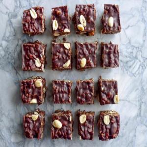 Chocolate-Salted Peanut Crunch Squares_image