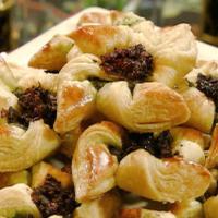 Puff Pastry Pinwheels Filled with Sun-Dried Tomatoes and Pesto image