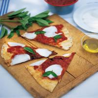Grilled Margherita Pizzas_image