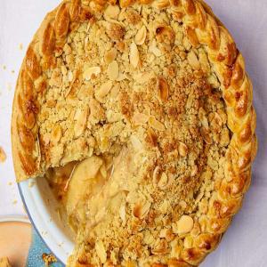 Apple & almond crumble pie_image