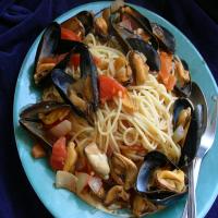 Spaghetti Con Cozze E Pomodoro (Mussels and Tomatoes) image