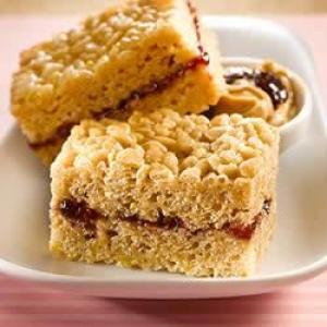 KELLOGG'S* RICE KRISPIES* Peanut Butter and Jam Buddy Squares_image