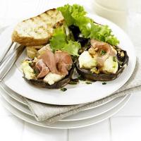 Grilled mushrooms with goat's cheese_image