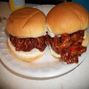 Slow cooked BBQ chicken sandwiches_image