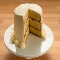 Vanilla Cake with Buttercream Frosting_image