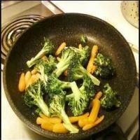 Steamed Broccoli and Carrots_image