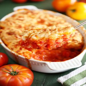 Tomato Cobbler with Pimento Cheese Biscuits_image