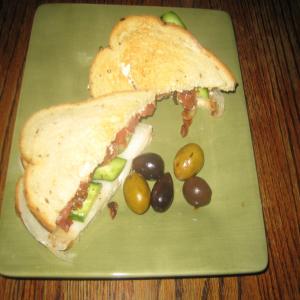 Bacon, Cucumber and Heirloom Tomato Sandwich With Herbal Mayo_image