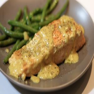 Pan-Fried Salmon in Curry Cream Sauce Recipe_image