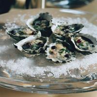 Oysters with Champagne-Vinegar Mignonette_image