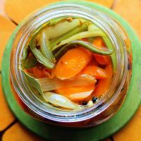 Taqueria-Style Spicy Pickled Carrots image