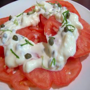 Sliced Tomatoes With Lemon Caper Sauce_image