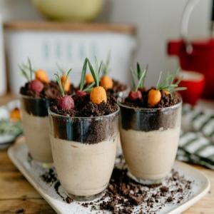 Peanut Butter Pudding Dirt Cups with Marzipan Veggies_image
