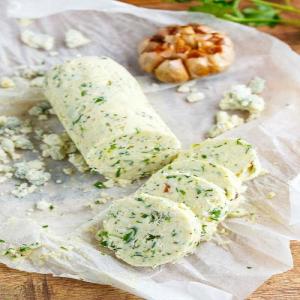 Roasted Garlic Gorgonzola Butter_image