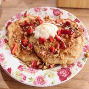 Strawberry Granola Pancakes_image