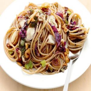 Whole-Wheat Spaghetti with Leeks and Hazelnuts_image