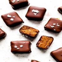 Salty Chocolate Date Caramels_image