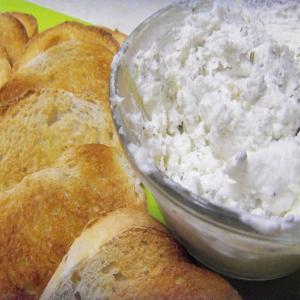 Homemade Herbed Chevre Spread With Grilled Crostini_image