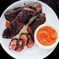 Grilled Short Ribs with Sesame-Chipotle Mole_image
