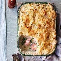Easy-to-scale cheesy fish pie with kale image