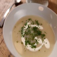 Potato soup with soured cream and chives_image