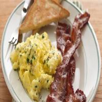 Extra-Moist Scrambled Eggs with Chives_image