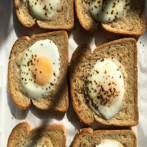 Baked Eggs in Holes_image