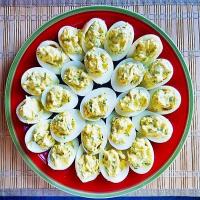Perfect Deviled Eggs with Fresh Chives_image