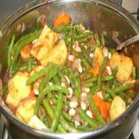 Greek String Beans and Potatoes in Tomato Sauce_image