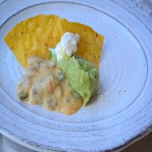 Texas Queso W/ Taco Meat, Guac & Sour Cream_image