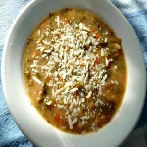 Kale and White Bean Soup with Canadian Bacon_image