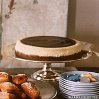Vanilla Cheesecake with Chocolate Glaze_image