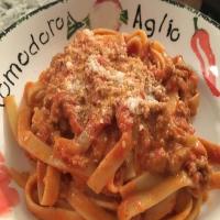 Fettuccine with Creamy Tomato and Sausage Sauce_image