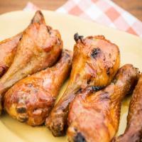 Smoked Crispy Chicken Drums with Maple Butter Hot Sauce_image