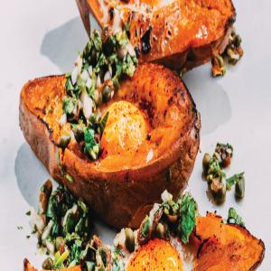 Baked Eggs in Sweet Potato Boats_image