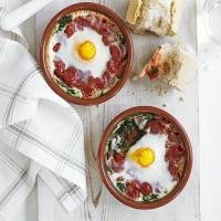 Baked eggs with spinach & tomato image
