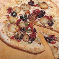 Pizza with Fontina, Potatoes, and Tapenade_image