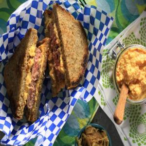 Custom Blend Beef Patty Melt With Pimento Cheese_image